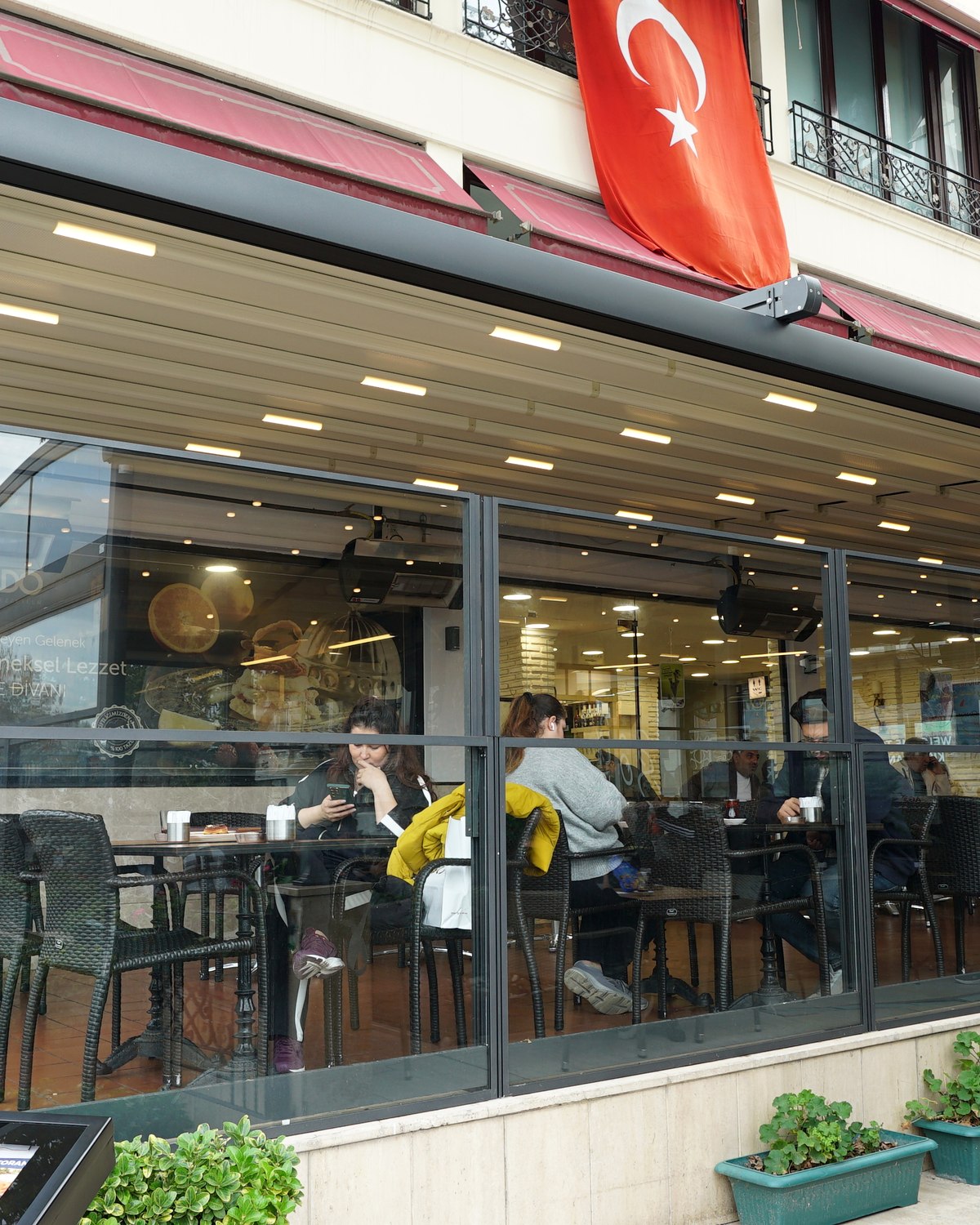 Mado Aksaray pergola installation, Fatih, İstanbul