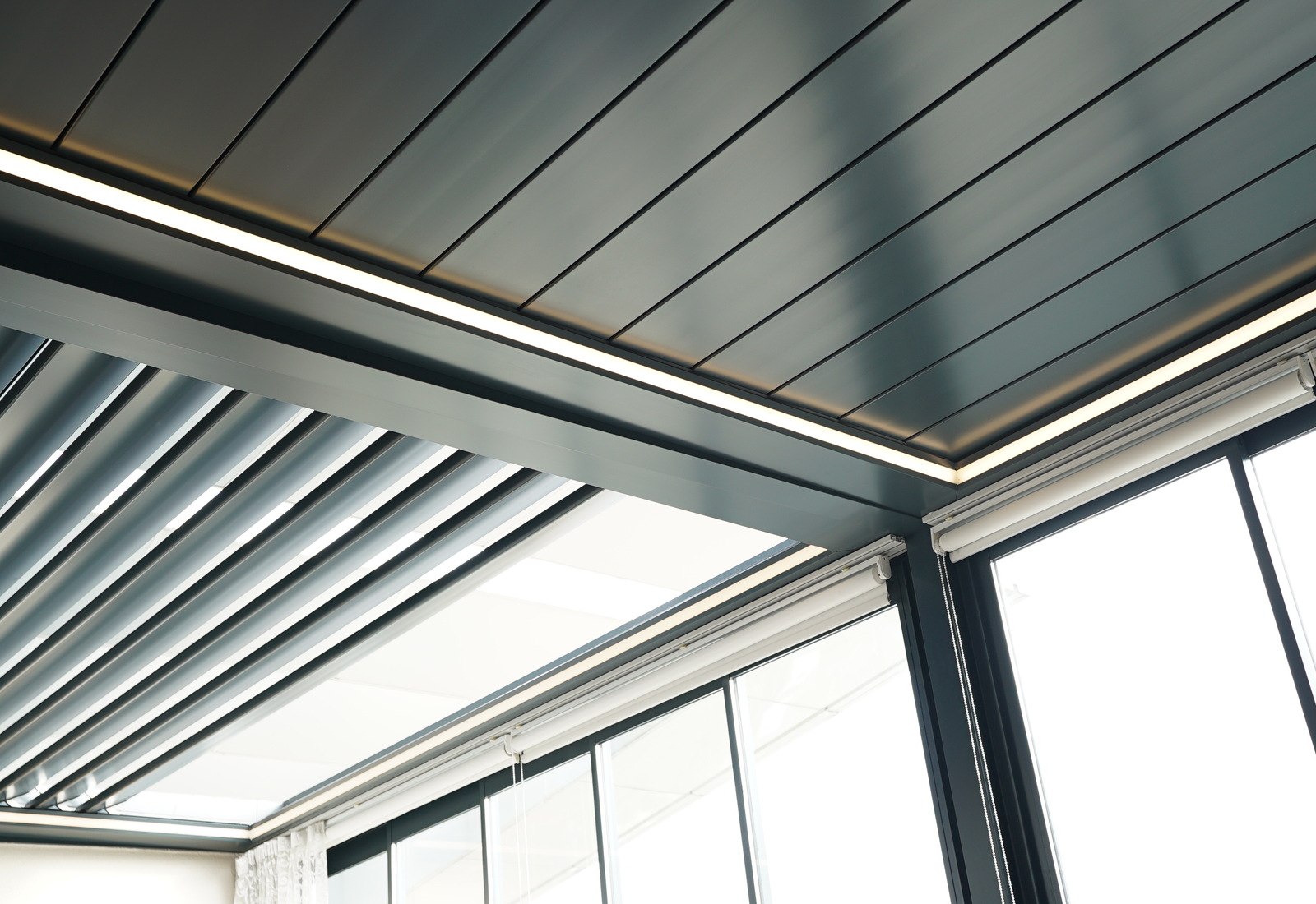 Adjustable aluminium roof louvres and integrated LED line detail