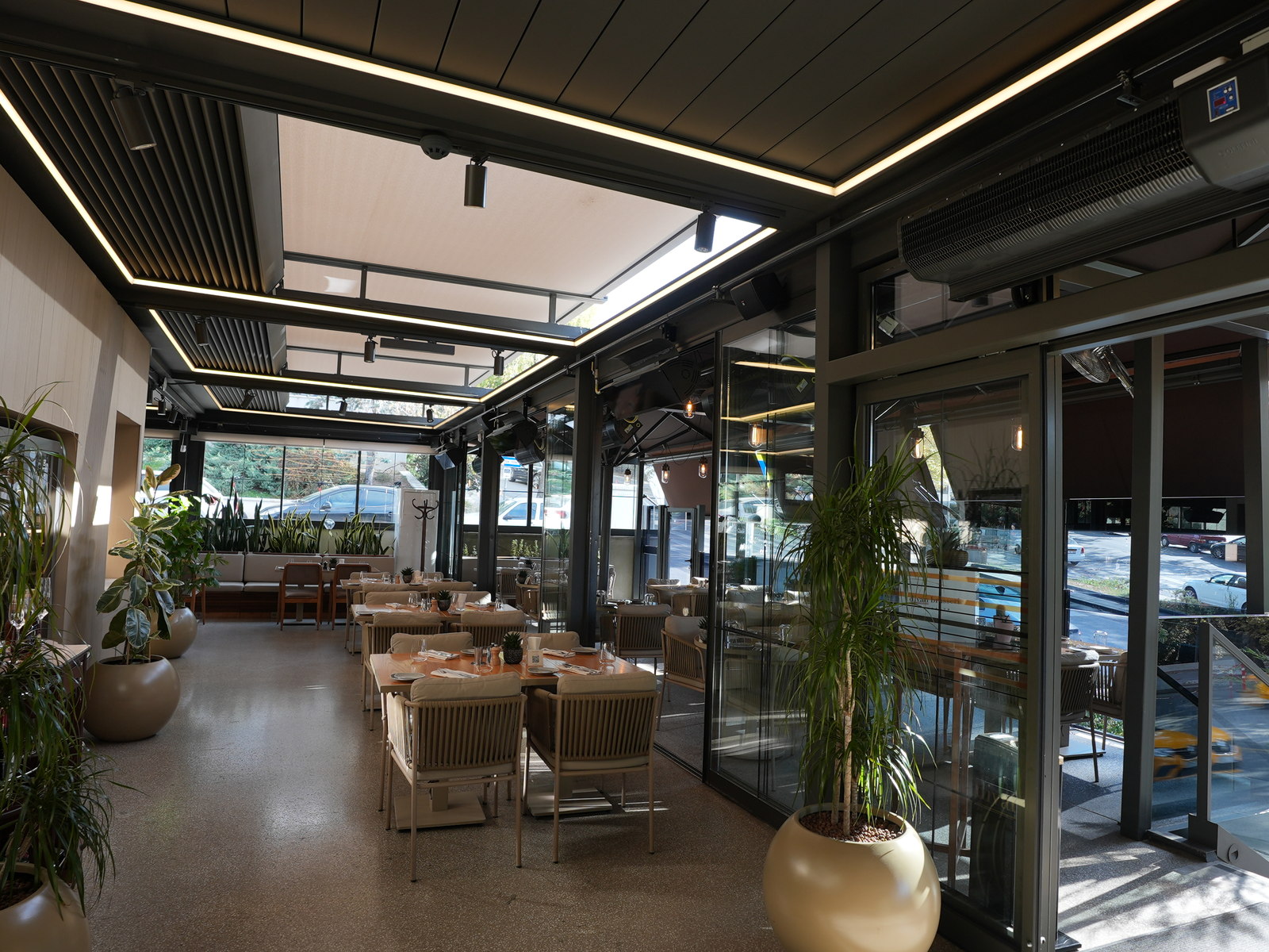 Divan Brasserie pergola installation, Çankaya, Ankara